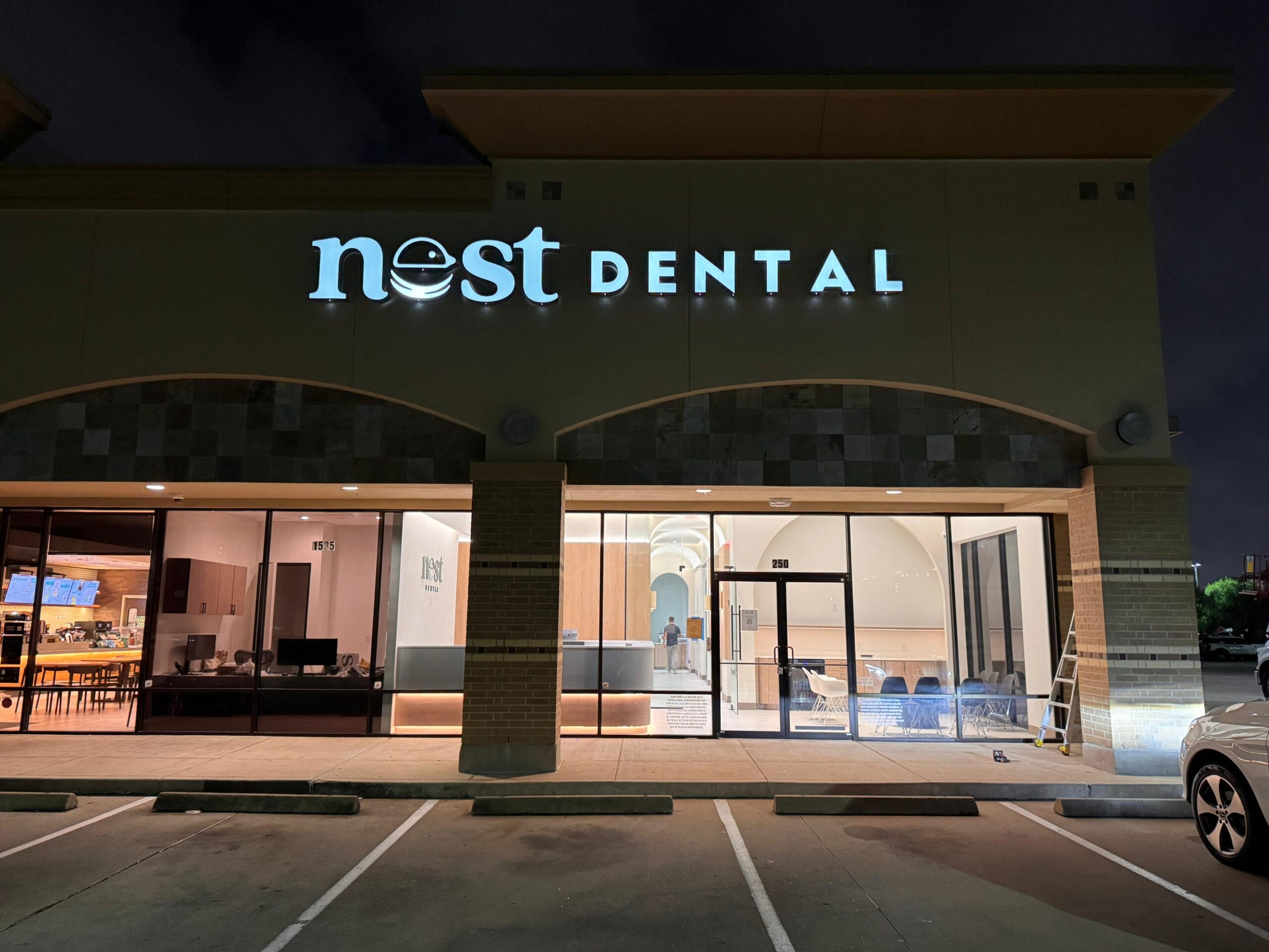 Front-lit sign installation