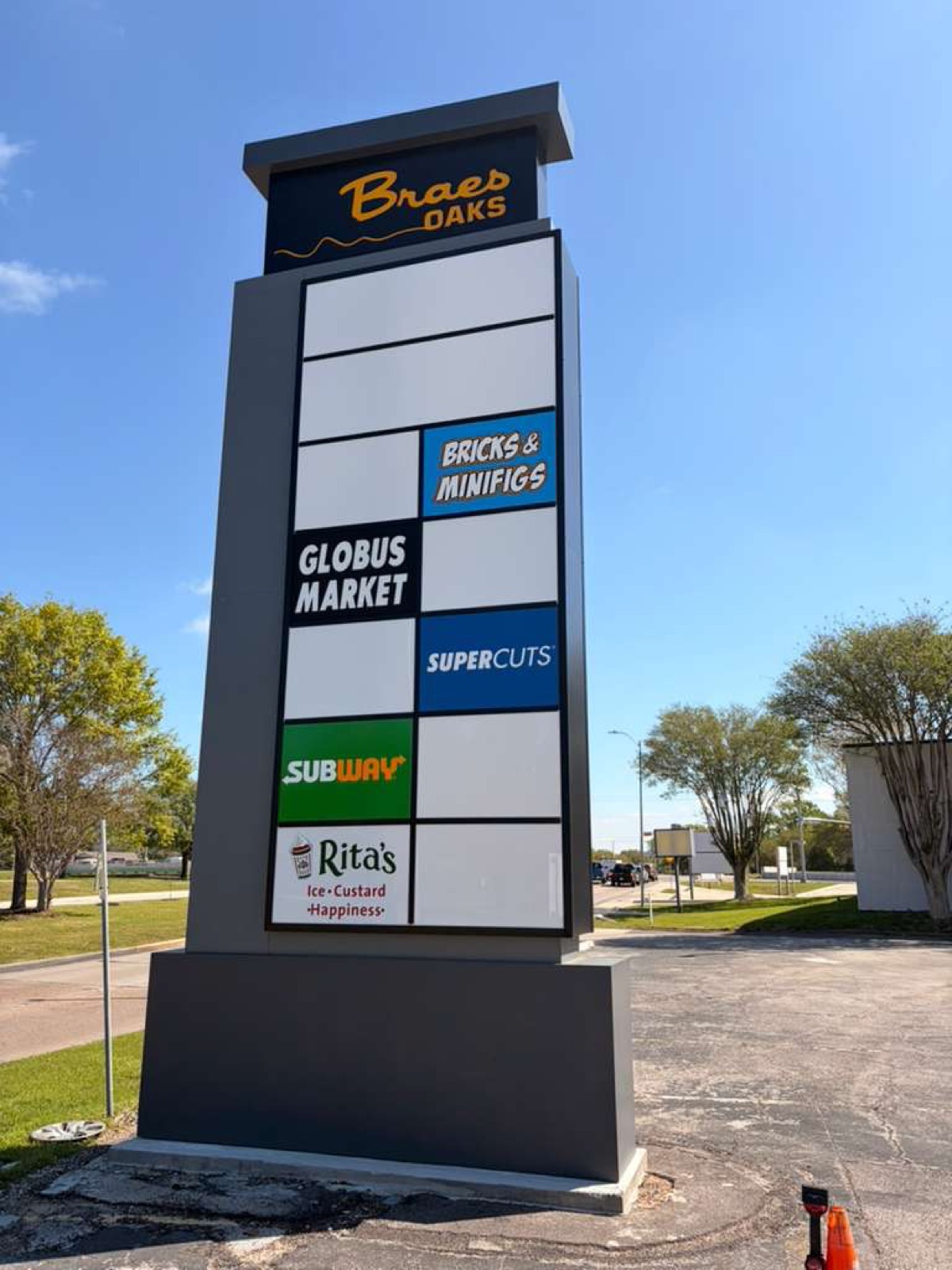 custom pylon sign houston tx - Braes Oaks shopping center